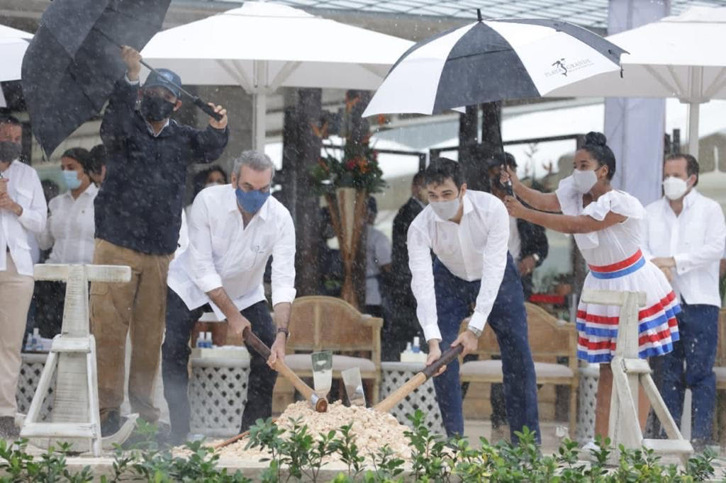 Abinader da primer picazo para edificación villas turísticas en Río San Juan; apuesta a la diversificación del turismo en RD