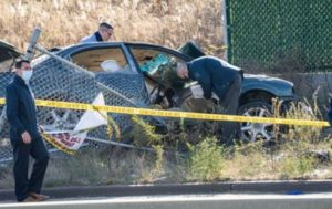 Dos hispanos muertos y una mujer y un niño heridos durante tiroteo a un auto en marcha en Queens, NY
