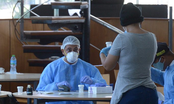 Se duplican los casos diarios COVID-19 en RD; reportan 1,258 y dos fallecimientos