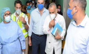 Abinader estudia flexibilizar medidas de restricción adoptadas por Covid-19; SP cree deben mantenerse igual