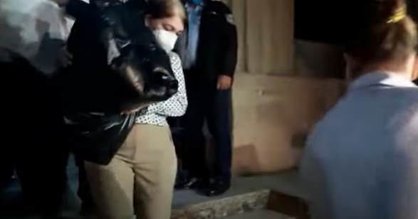 Hermana de Danilo y Rafael Germosén salen de cárcel con grillete electrónico a cumplir prisión domiciliaria