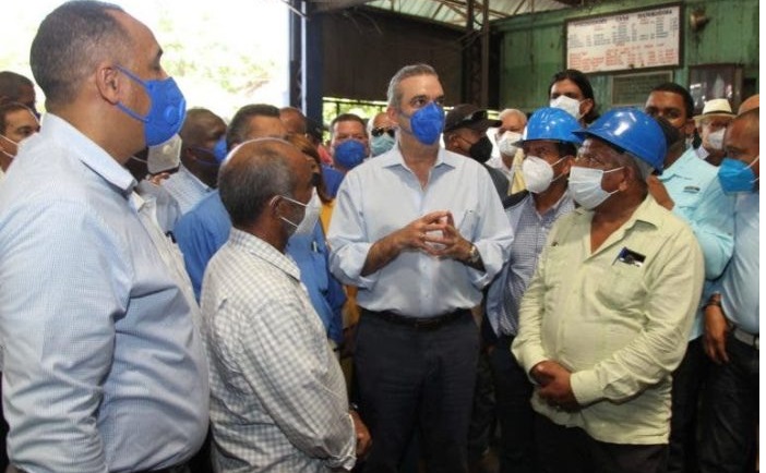 Abinader concede una pensión especial por RD$10 mil mensuales a 295 cañeros