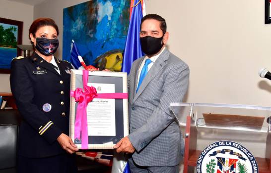 Consulado RD en Nueva York reconoce a Marisol Chalas, piloto de las Fuerzas Armadas de EEUU