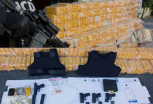 Ocupan más de una tonelada de cocaína, armas y pertrechos militares en Puerto Caucedo