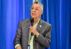 Se quilla alcalde SDE por críticas compañeros del PRM; afirma ataques se deben a que eliminó chantaje y extorsión