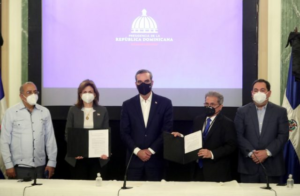 Gobierno aumentará un 30% al salario de los médicos a partir del primero de junio del 2021