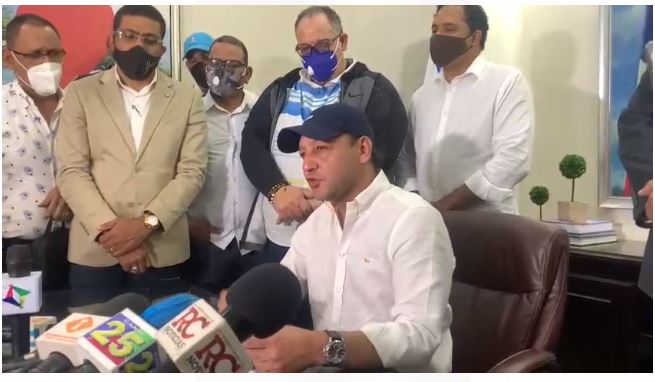 Alcalde Abel Martínez califica de abusivo, atropellante y mal intencionado allanamiento a su oficina política