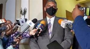 Ministro Interior y Policía pide agentes no atropellar a ciudadanos durante apresamientos en toque de queda