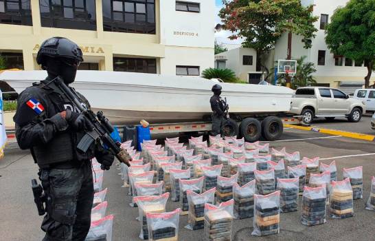 Atrapan dos dominicanos con 456 paquetes de cocaína en una lancha en las costa de San Pedro de Macorís