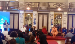 Abinader entrega Premio Nacional de la Juventud a 8 jóvenes destacados y los instar a trabajar con honestidad