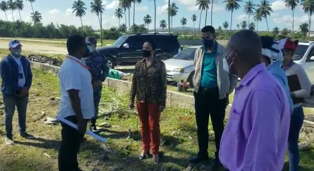 Comisión de Obras Públicas supervisa malecón de Nagua; construirán muro