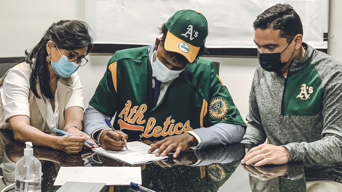 Grandes Ligas entrega más de US$30 millones a 14 prospectos de RD firmados este 15 de enero; Pedro Pineda recibe US$4 MM