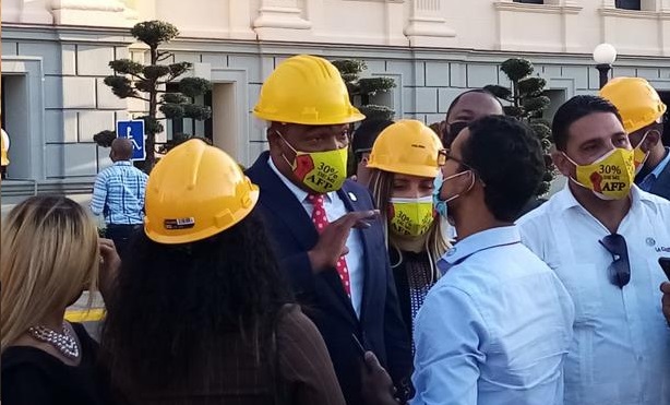 Manifestación de Botello por 30% fondos AFP convocada para este sábado no va; acuerdan reintroducirán proyecto