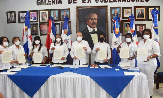 Leonel y empresarios urgen extender Ley 28-01 de Desarrollo Fronterizo; firman acuerdo de apoyo