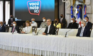 Abinader dice 40% de la población no quiere vacunarse; CMD recomienda que «confíe y se vacune»