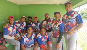 Los Compadres de Luis Hernández inicia temporada de Softbol 2021; sostiene amistoso con Tamboril