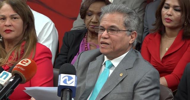 Pensionarán 1,275 médicos con 100 % de su salario más los incentivos