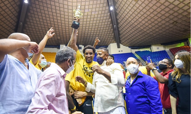 GUG se proclama campeón en las bodas de Rubí del Baloncesto Superior de Santiago