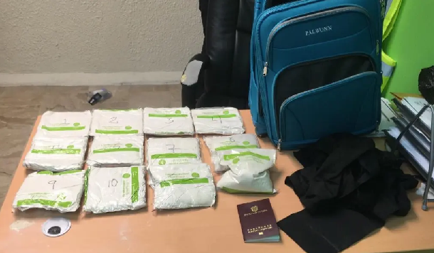 Detienen colombiana en el Aeropuerto Punta Cana con más de cinco kilos de heroína