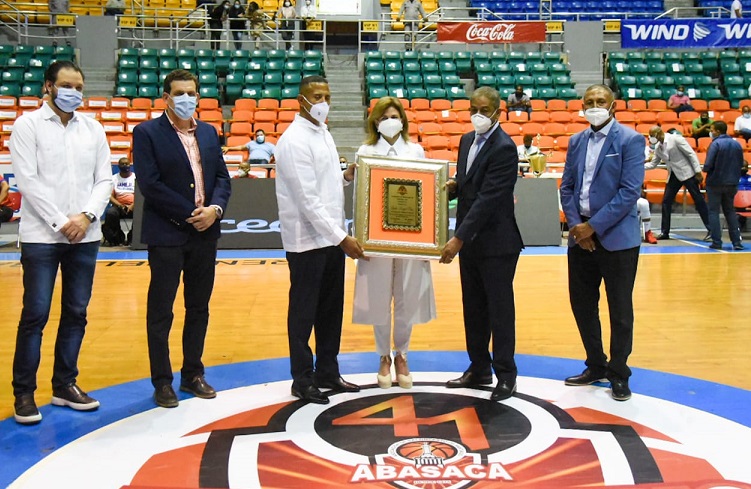 Con la presencia de la Vicepresidenta de la República inicia torneo 41 Basket Superior de Santiago
