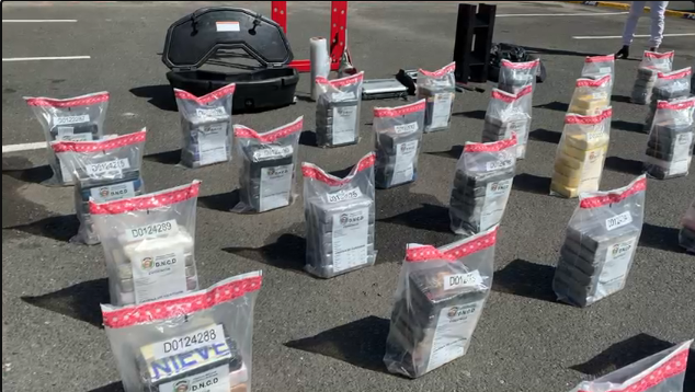 DNCD y agencia francesa antidrogas ocupan 500 paquetes de presunta cocaína en residencia del sector Los Cacicazgos