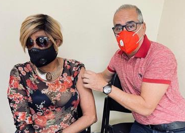 Con la merenguera Fefita la Grande, SP inicia jornada de vacunación a mayores de 65 años: “Hay Fefita pa rato”