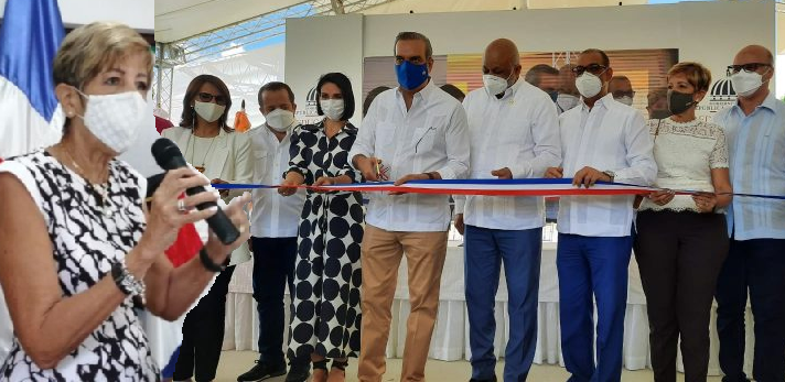 Abinader inaugura liceo en Puerto Plata con una inversión de RD$70 MM; senadora le pide obras 