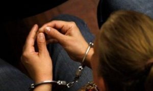 Atrapada infraganti mujer de Mao que extersionaba hombre amenazándolo con publicar imágenes íntimas de él