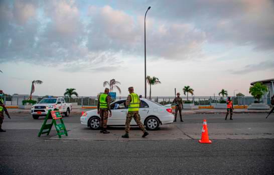 Presidente Abinader reduce horario toque de queda; desde este miércoles se inicia a las 9:00 de la noche