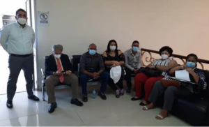 Empezó la zafra de Waldo! Un grupo de galenos ocupa Salud Pública en demanda reposición compañeros cancelados