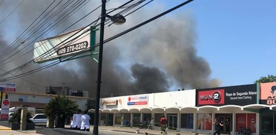 Incendio de gran proporción afecta más de 10 viviendas y comercios en sector Padre Granero de Puerto Plata