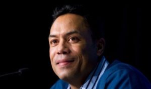 El boricua Roberto Alomar expulsado de las Grandes Ligas por 