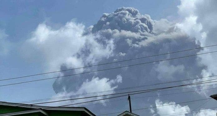 Onamet asegura cenizas del volcán La Soufriere no alcanzarán la República Dominicana