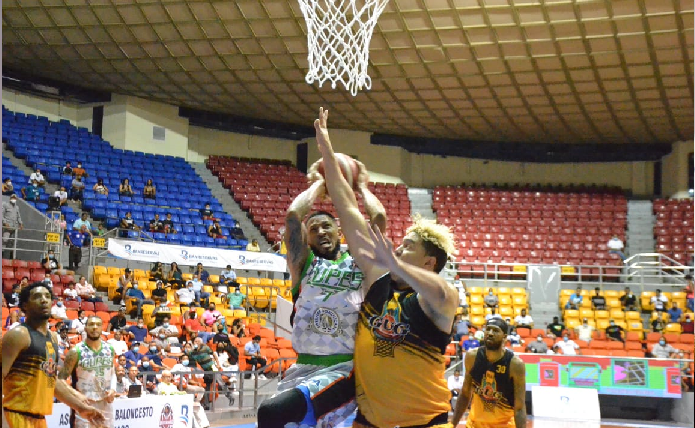 Cupes aplasta al GUG en inicio semifinal del torneo 41 de baloncesto superior de Santiago