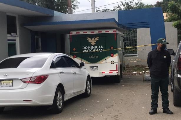 Empleados de Dominican Watchman desvían camión de valores en Santiago y se alzan con una alta suma de dinero