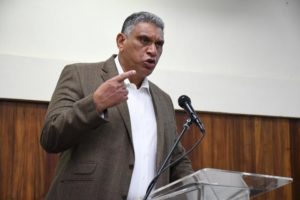 Ministro de Interior pide a la justicia actuar sin contemplación contra falsificadores de bebidas alcohólicas