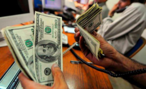 Dominicanos en EU benefician a familiares en RD de cheques estímulos; envían remesas por US$994.9 millones en marzo