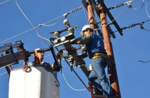 Edenorte trabaja en rehabilitación redes eléctricas en Nagua; anuncia instalación subestación de 14 megas