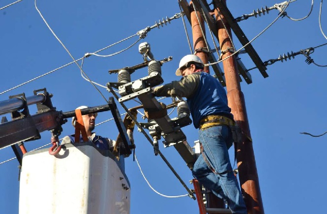 Edenorte trabaja en rehabilitación redes eléctricas en Nagua; anuncia instalación subestación de 14 megas
