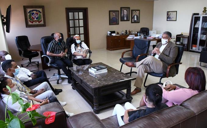 Familiares pareja evangélica muerta por policías visitan ministro Vásquez Martínez; advierten no descansarán hasta obtener justicia