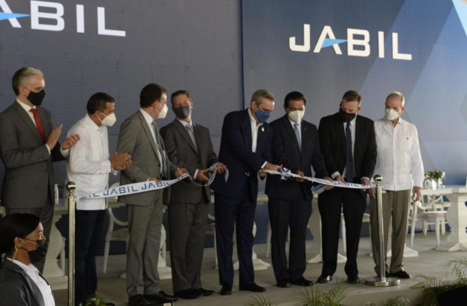 Comenzarán a fabricar kits para pruebas rápidas de PCR para Covid-19 en RD; Abinader acude a inauguración de la empresa Jabil