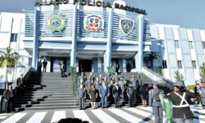 Presidente Abinader pone en retiro a 350 oficiales de la Policía, entre ellos 62 coroneles