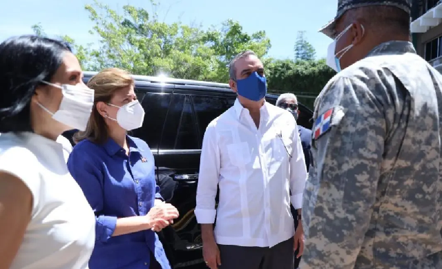 Abinader pide a la población acudir a vacunarse; garantiza hay vacunas suficientes para segunda fase