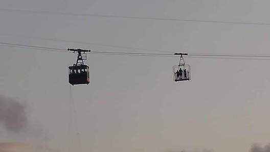 Rescatan a 15 de 32 personas quedaron varadas en Teleférico de Puerto Plata, procederán a extraer 17 restantes
