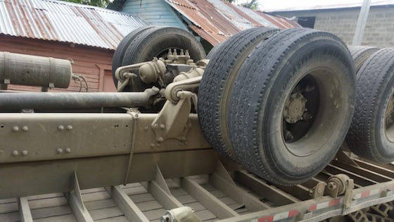 Tres muertos y dos heridos en Altamira tras fallarle frenos a un camión cargado de materiales