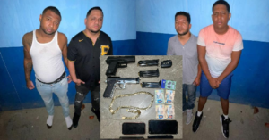 Apresan cabo policial y tres sujetos más tras golpear y asaltar dos turistas en Sosúa