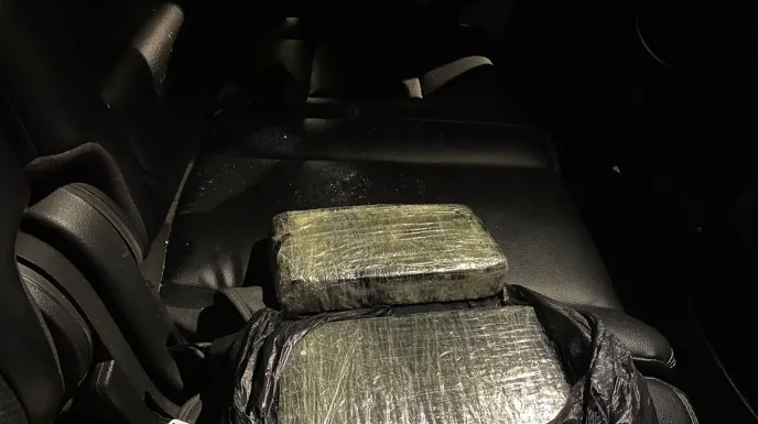 Ocupan dos kilos de cocaína en yipeta dejada abandonada en el Mirador del Sur