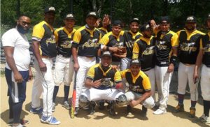 Team Piloto gana dos en softbol liga deportiva de Newark, NuevaJersey