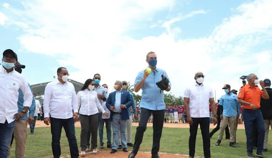 Abinader inaugura Estadio de Sóftbol Cristino Cala en Nagua