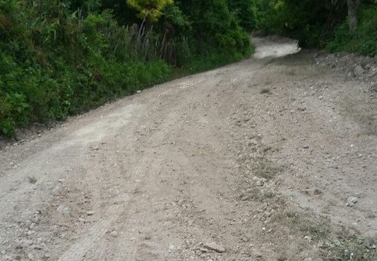 Piden autoridades gubernamentales gestionar reconstrucción carretera Cambiaso-La Sabana en Luperón
